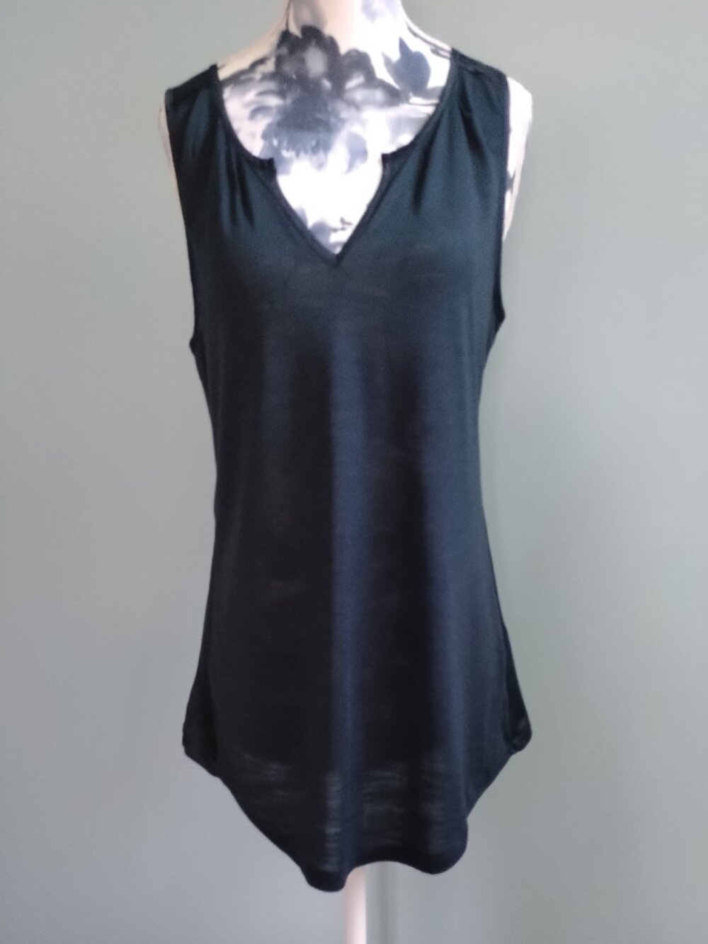 Banana Republic Navy Sleeveless Silk/Modal Tank Top, new size S